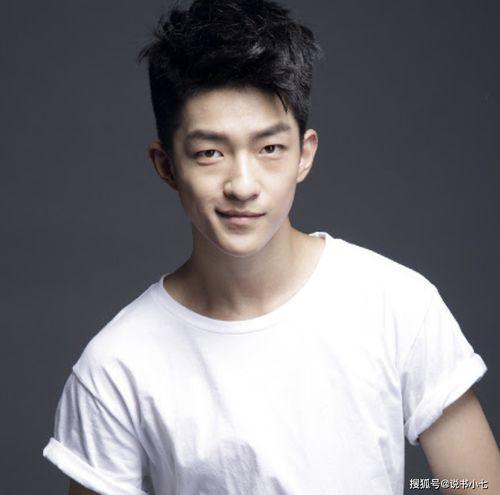 娱乐圈吃瓜的两人都是谁,娱乐圈两大吃瓜达人揭秘幕后真相